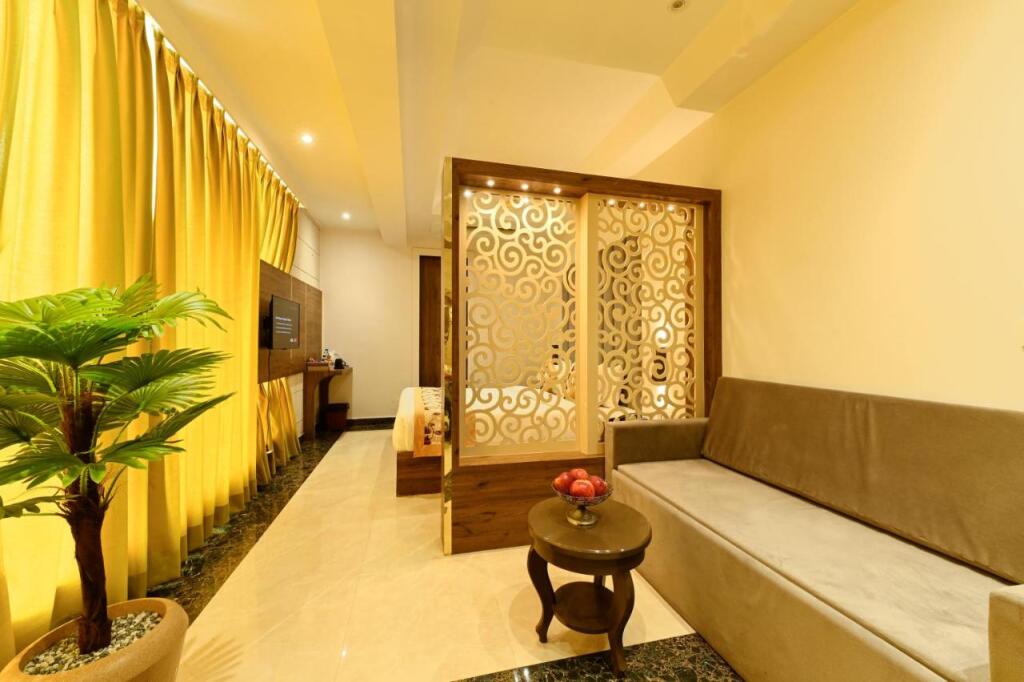 Агра: Avalon Palms Agra