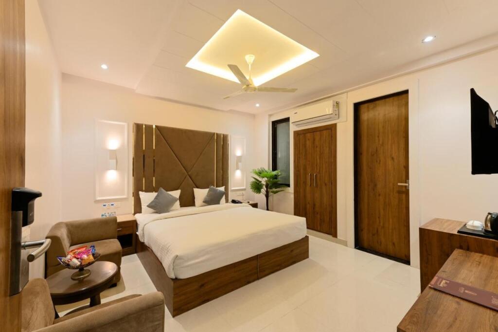 Агра: Avalon Palms Agra