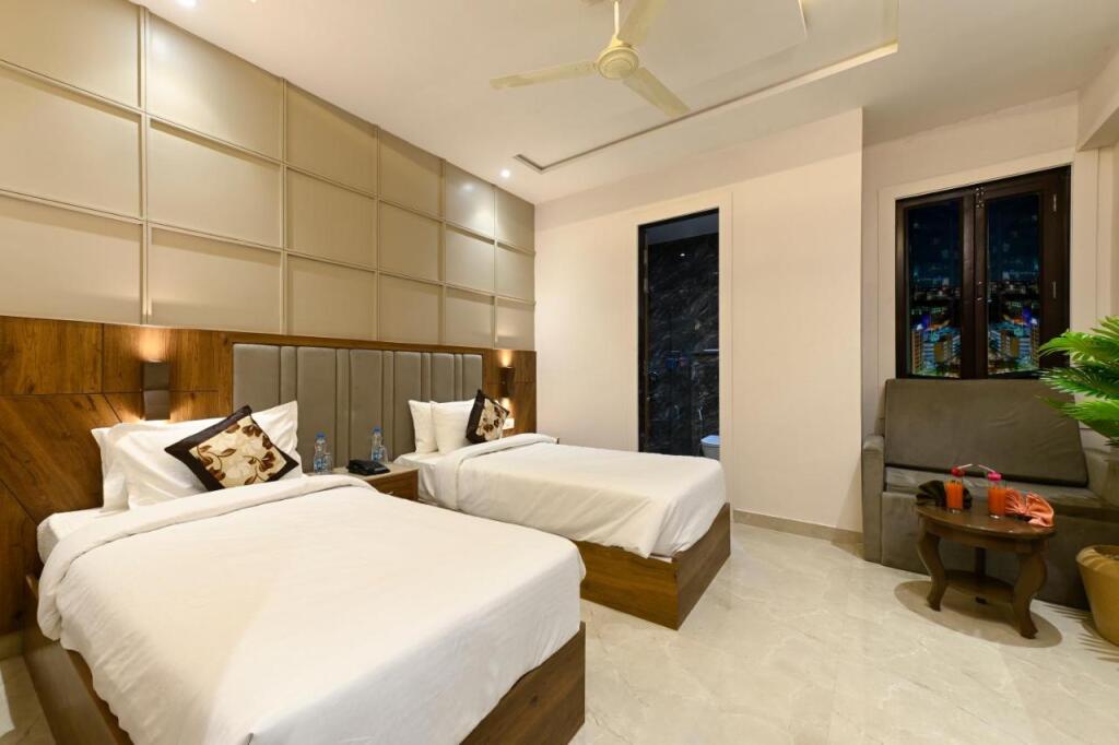 Агра: Avalon Palms Agra
