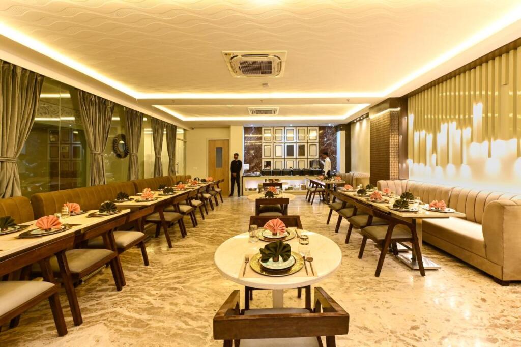Агра: Avalon Palms Agra