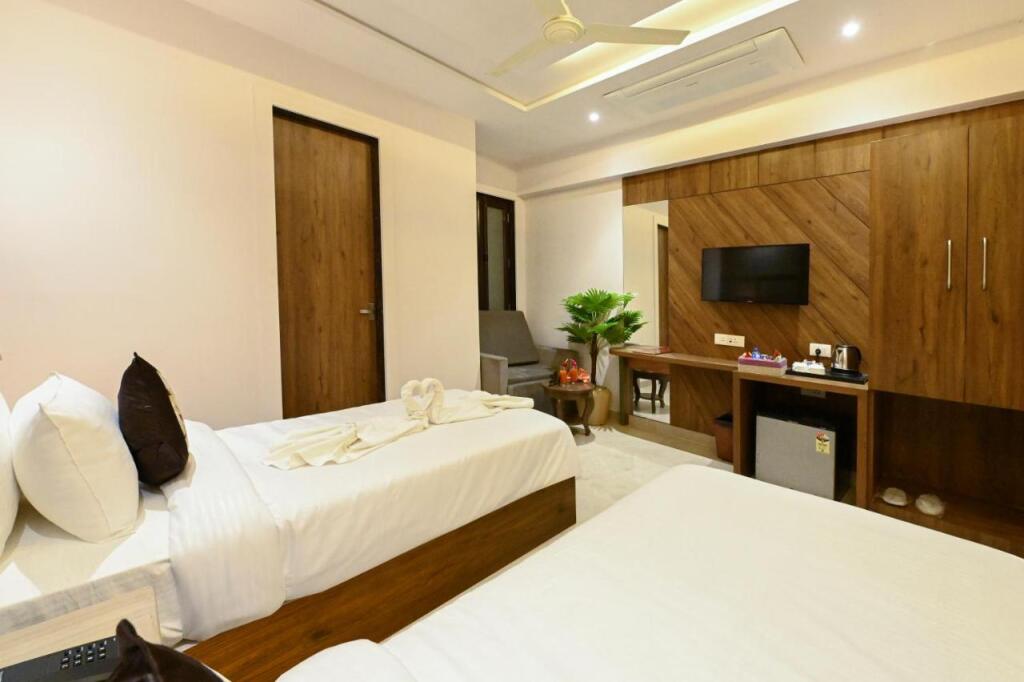 Агра: Avalon Palms Agra