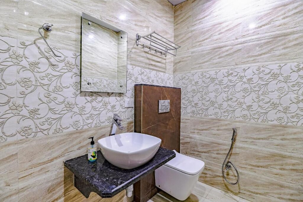 Агра: FabHotel World Link