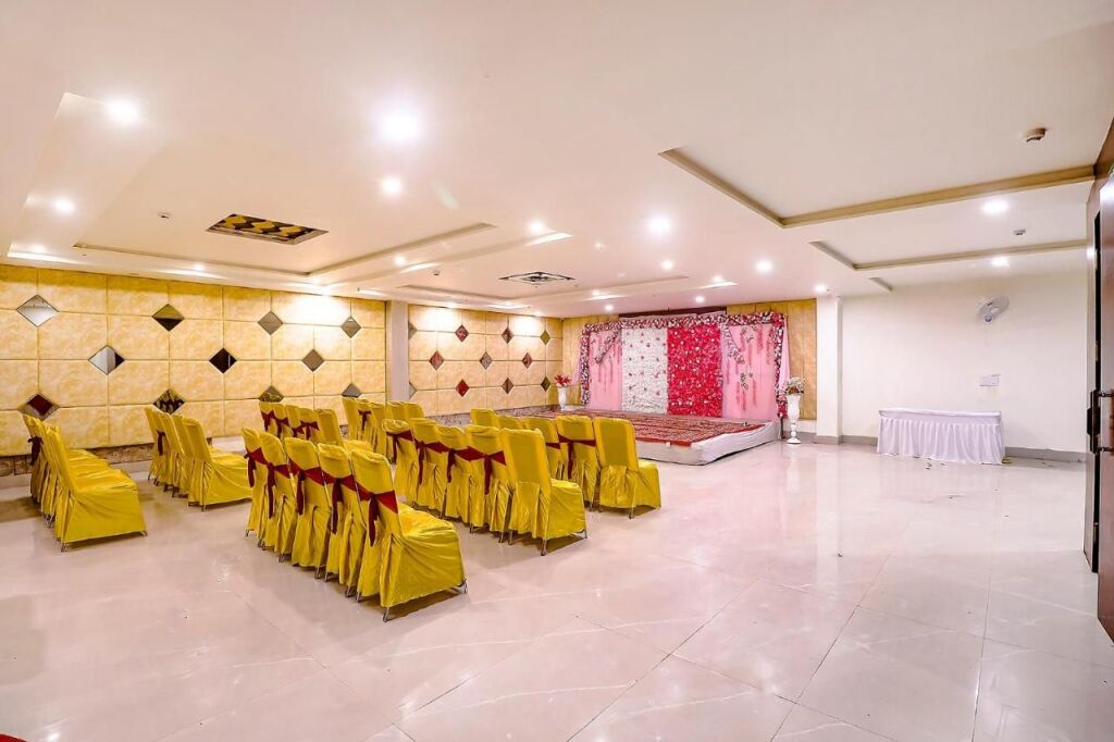 Агра: FabHotel World Link