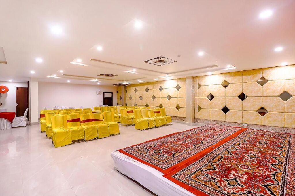 Агра: FabHotel World Link