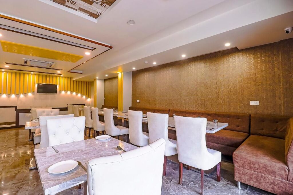 Агра: FabHotel World Link