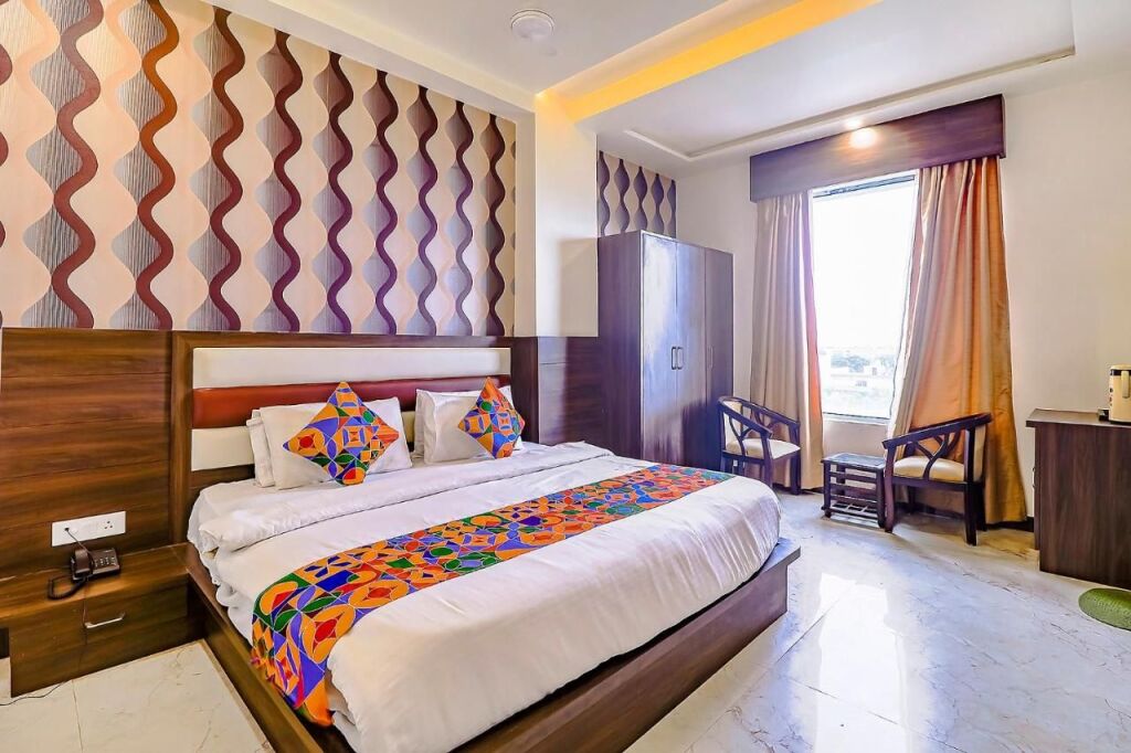 Агра: FabHotel World Link