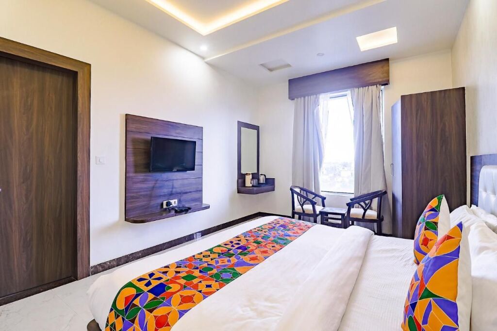 Агра: FabHotel World Link