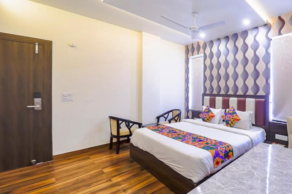 Агра: FabHotel World Link