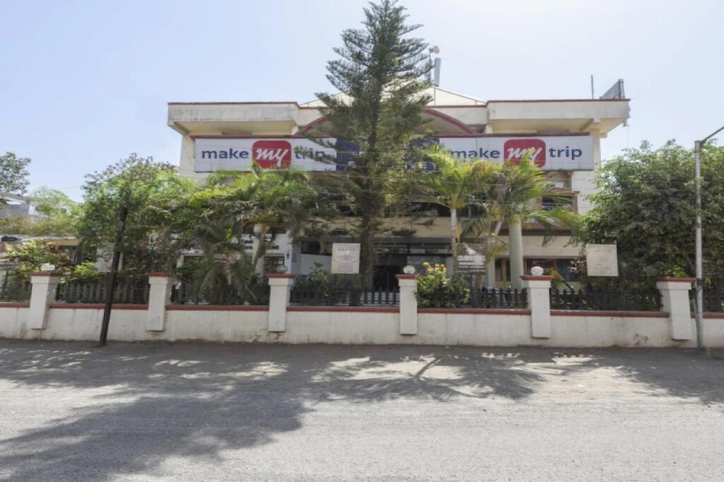 Аурангабад: Capital O 80110 Shangrila Rivera Execitive