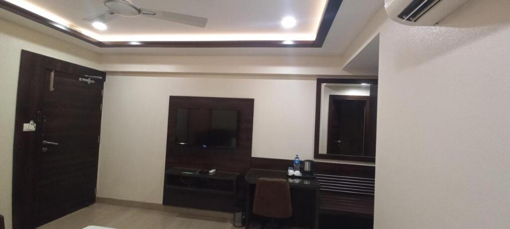 Индаур: Alba Premier, Indore