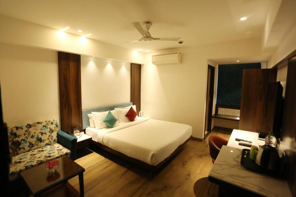 Индаур: Alba Premier, Indore