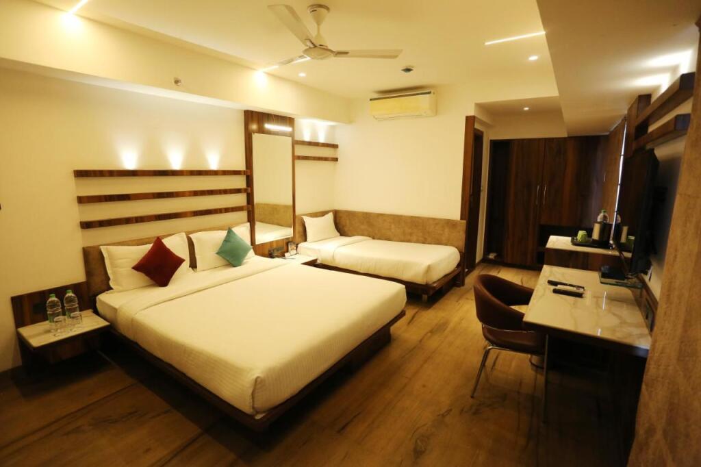Индаур: Alba Premier, Indore