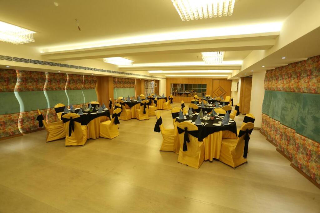 Индаур: Alba Premier, Indore