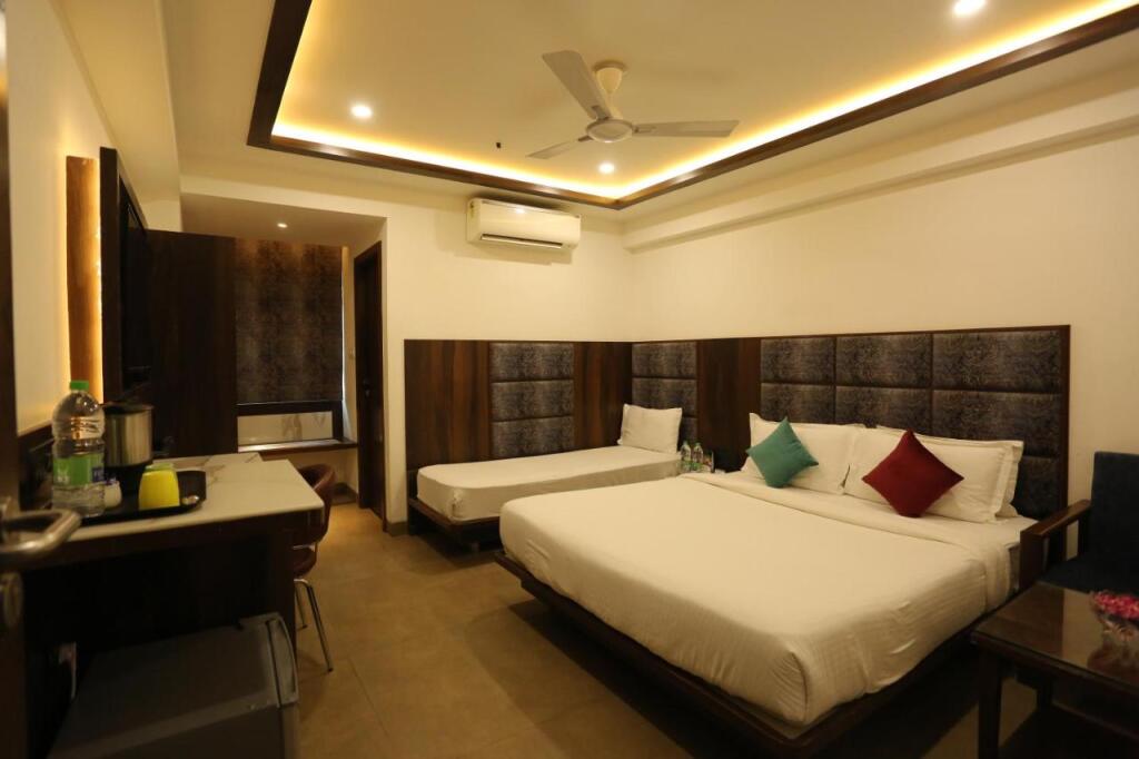 Индаур: Alba Premier, Indore