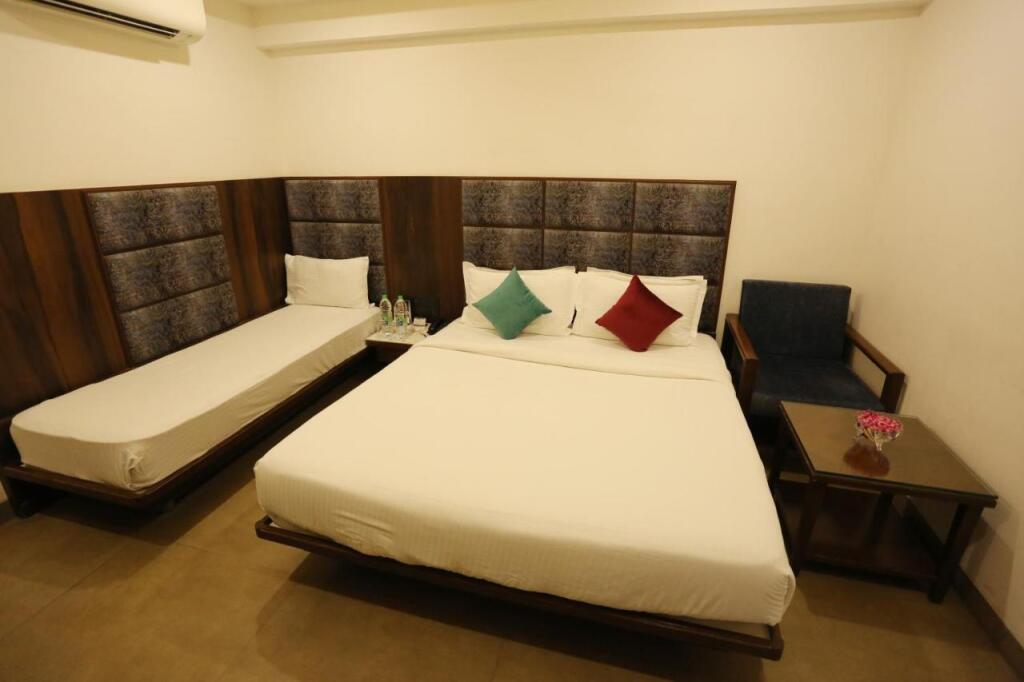 Индаур: Alba Premier, Indore
