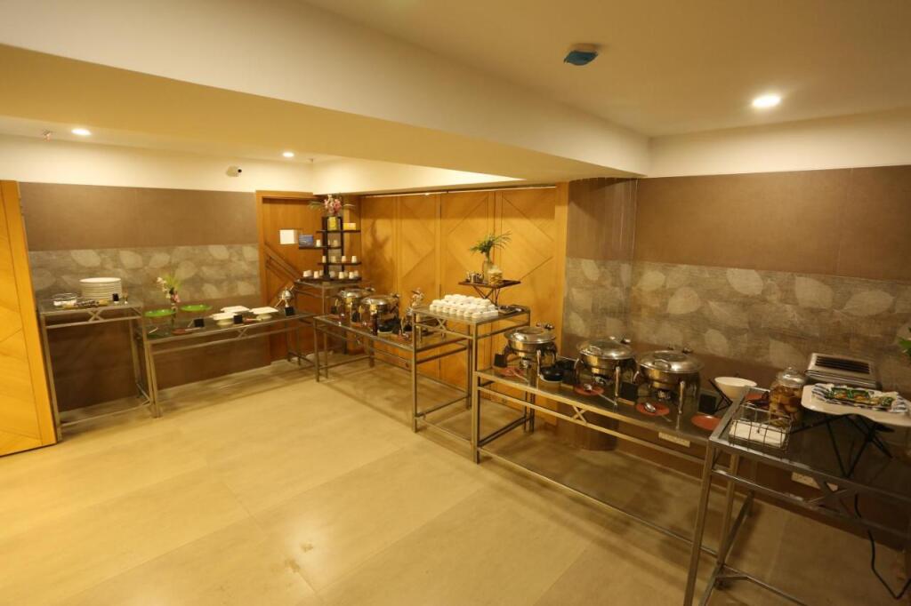 Индаур: Alba Premier, Indore