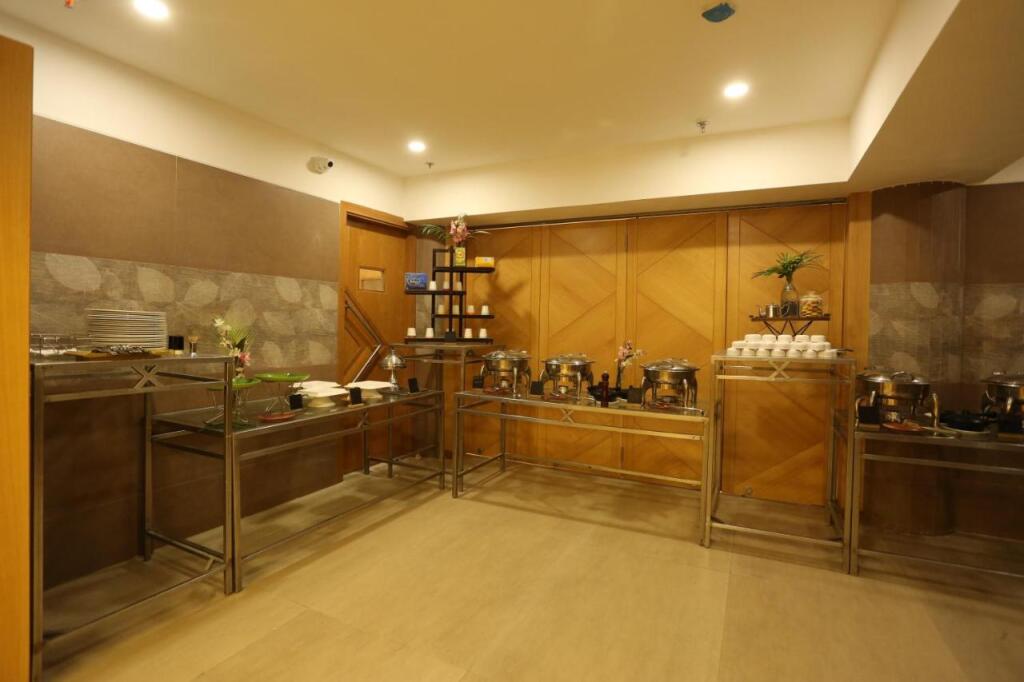 Индаур: Alba Premier, Indore