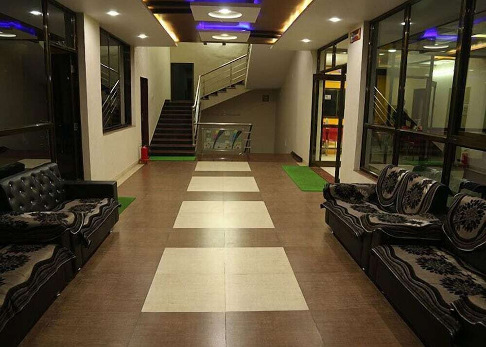Гора Абу: Monark inn