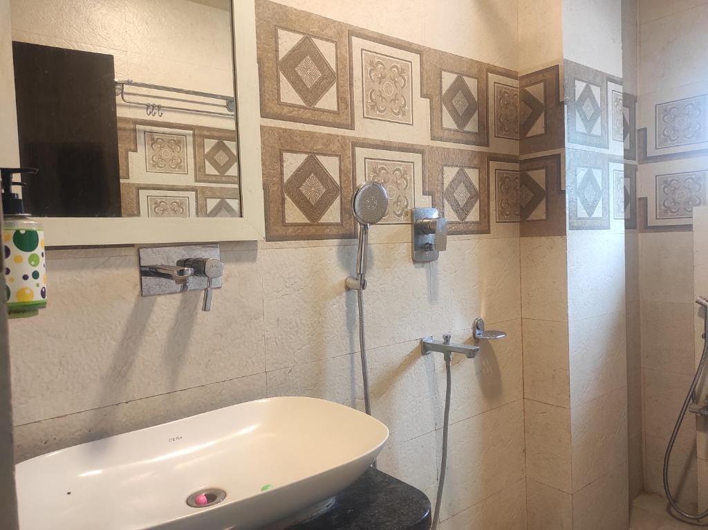 Гувахати: Hotel Rudraksh- Near Guwahati Airport