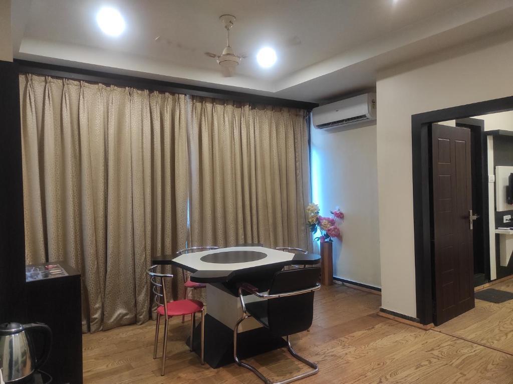 Гувахати: Hotel Rudraksh- Near Guwahati Airport