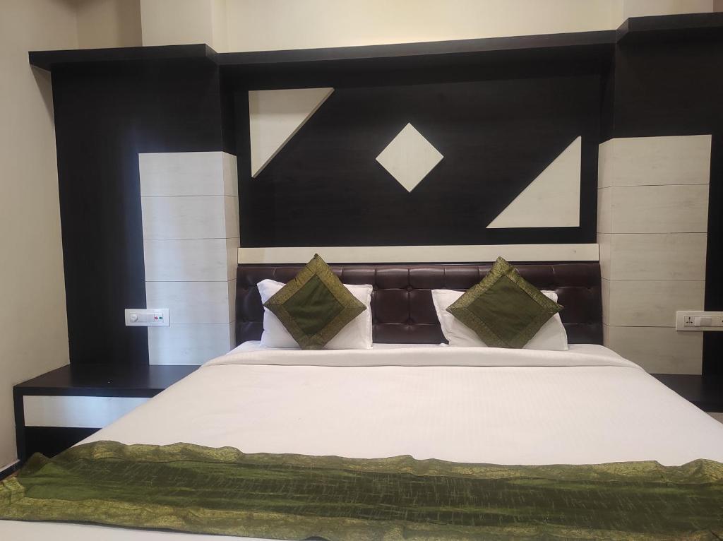 Гувахати: Hotel Rudraksh- Near Guwahati Airport