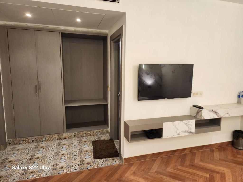 Гуруграм: Square 9 Inn - Near Fortis & Huda City Centre