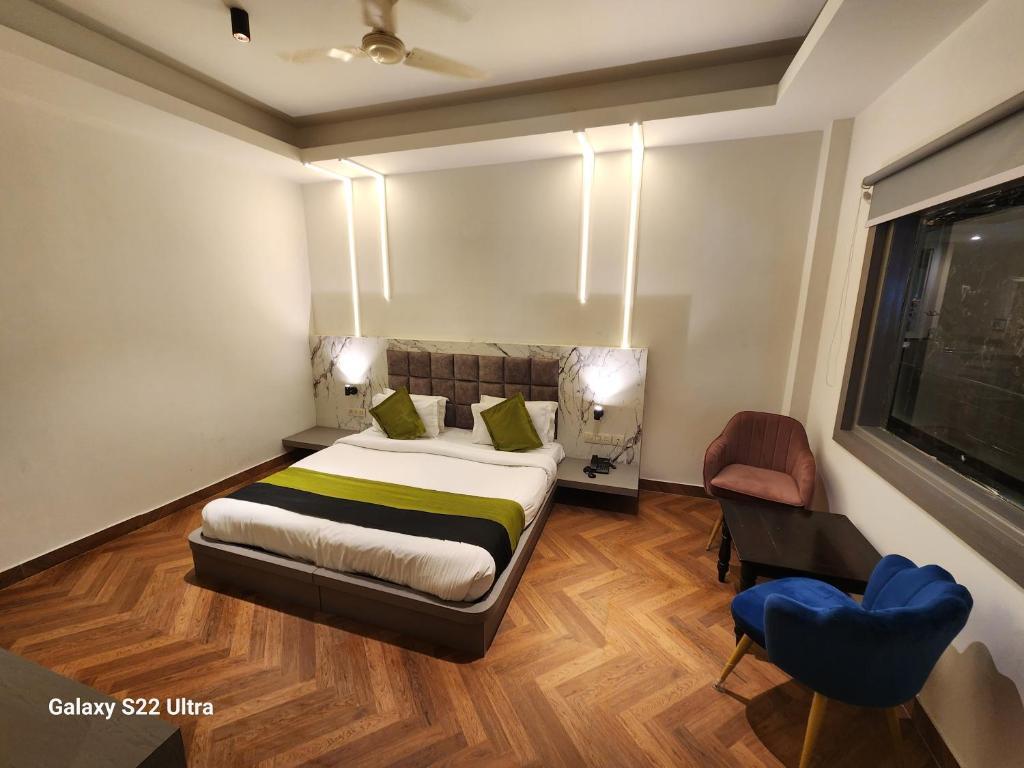 Square 9 Inn - Near Fortis & Huda City Centre — фото 4