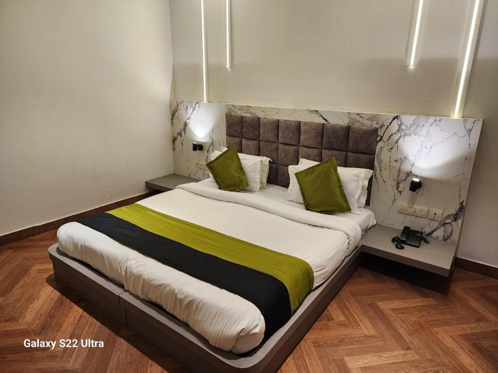 Гуруграм: Square 9 Inn - Near Fortis & Huda City Centre