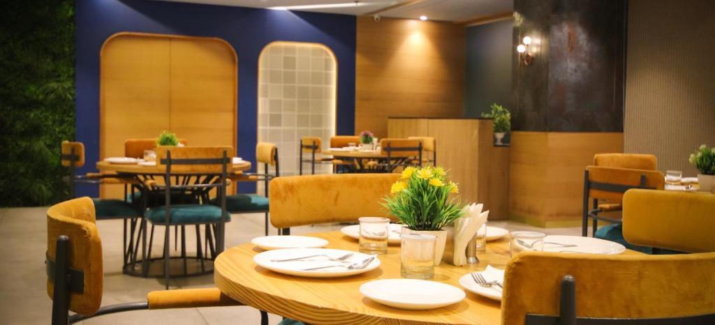 Ахмедабад: Pinnacle Grand Hotel and Banquets