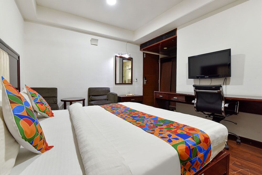 Ахмедабад: Fabhotel Prime Dev Aadi