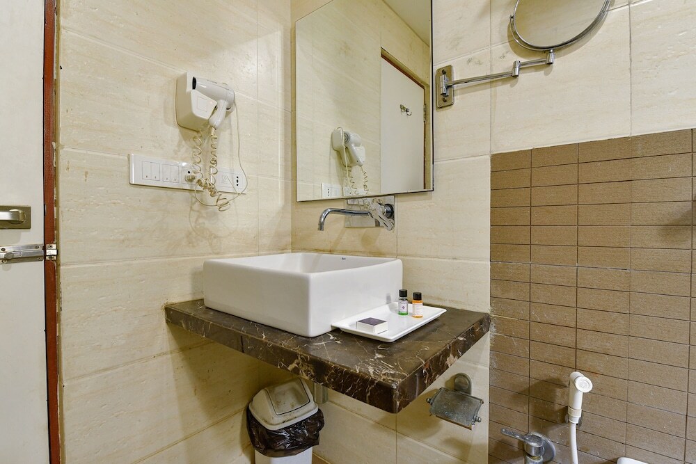 Ахмедабад: Fabhotel Prime Dev Aadi