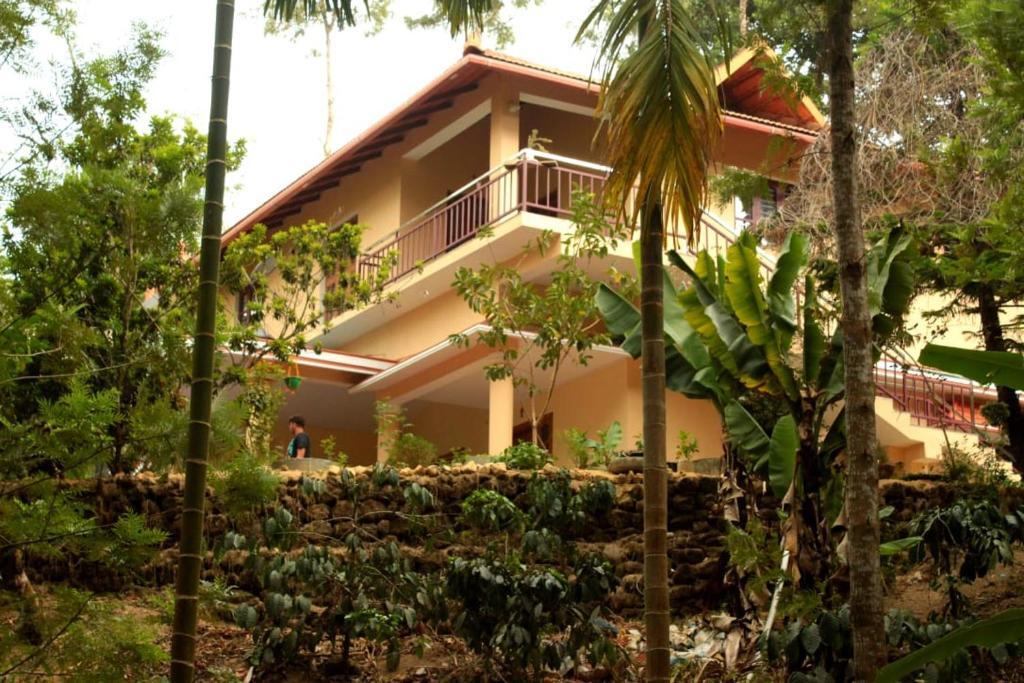 Кушалнагар: Spices Garden Homestay & Plantation Tour