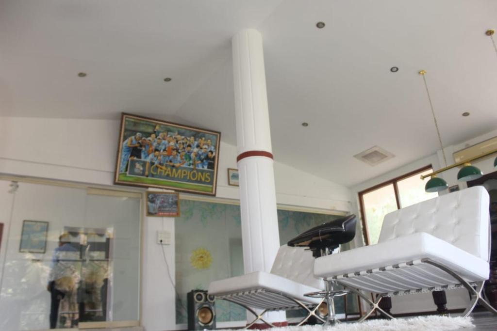 Кушалнагар: The Bat N Ball Homestay - The Rovis Estate by Uthappa, Suntikoppa ,Coorg