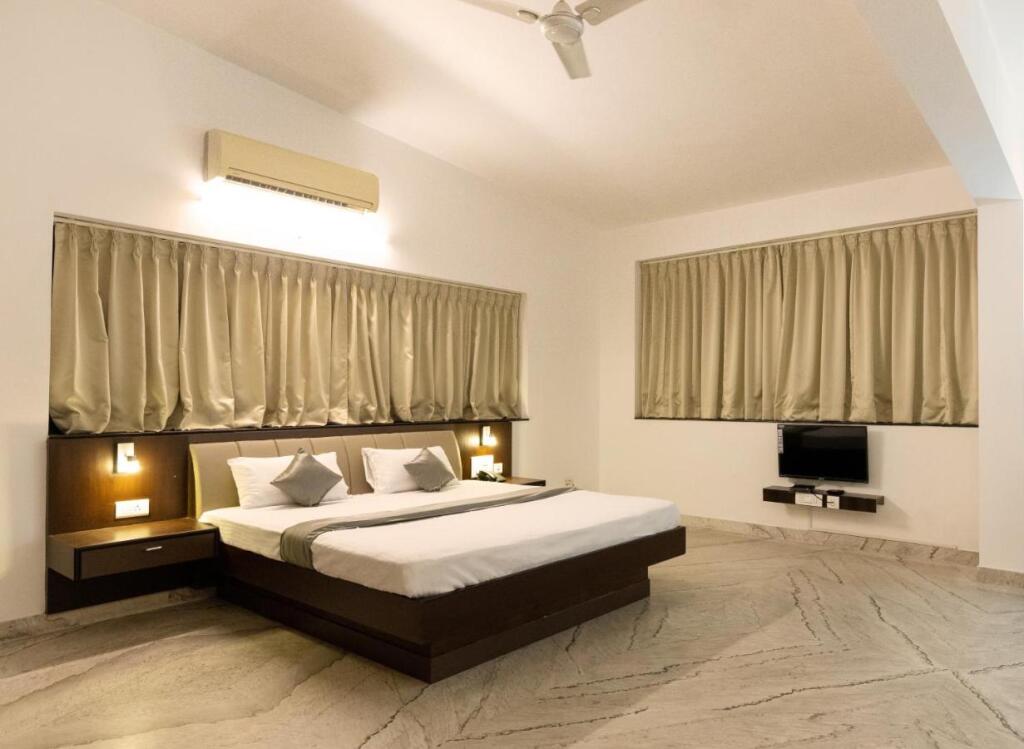 Мангалур: Hotel Paramount Suites & Service Apartments