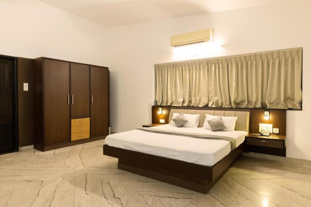 Мангалур: Hotel Paramount Suites & Service Apartments