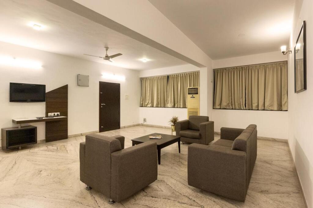 Мангалур: Hotel Paramount Suites & Service Apartments