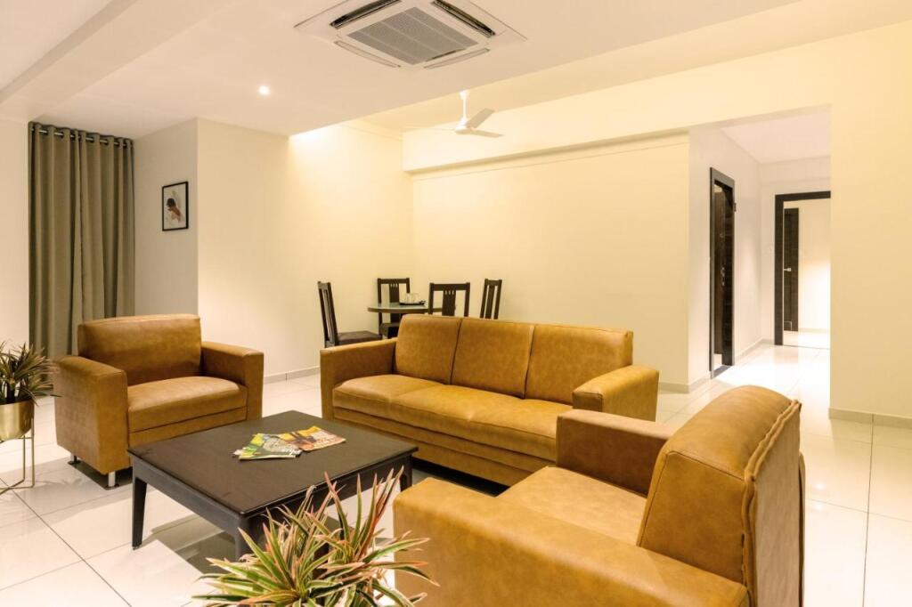 Мангалур: Hotel Paramount Suites & Service Apartments