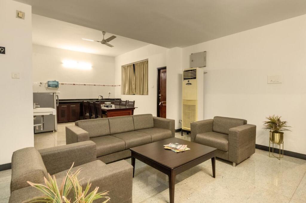Мангалур: Hotel Paramount Suites & Service Apartments
