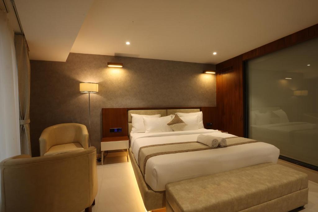 Мангалур: Royal Plaza Suites