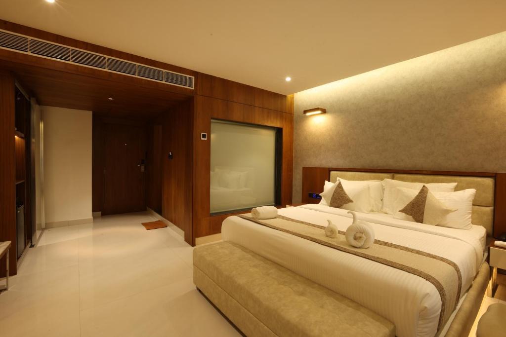 Мангалур: Royal Plaza Suites