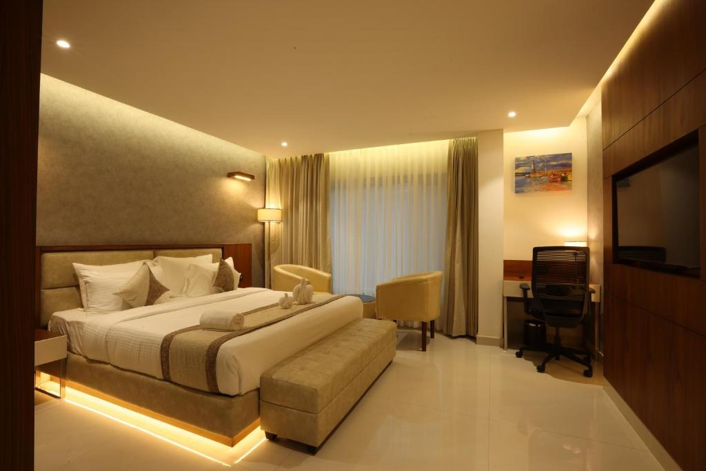 Мангалур: Royal Plaza Suites