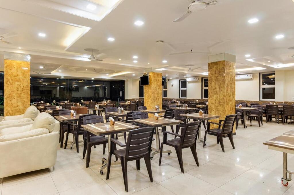 Вакад: Hotel Om Inn - Talegaon Dabhade
