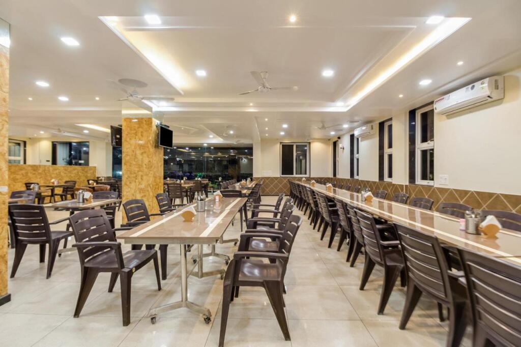 Вакад: Hotel Om Inn - Talegaon Dabhade