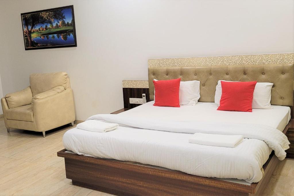 Вакад: Hotel Om Inn - Talegaon Dabhade