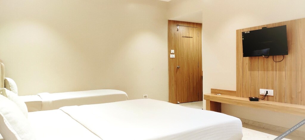 Ширди: Hotel 9 Coin