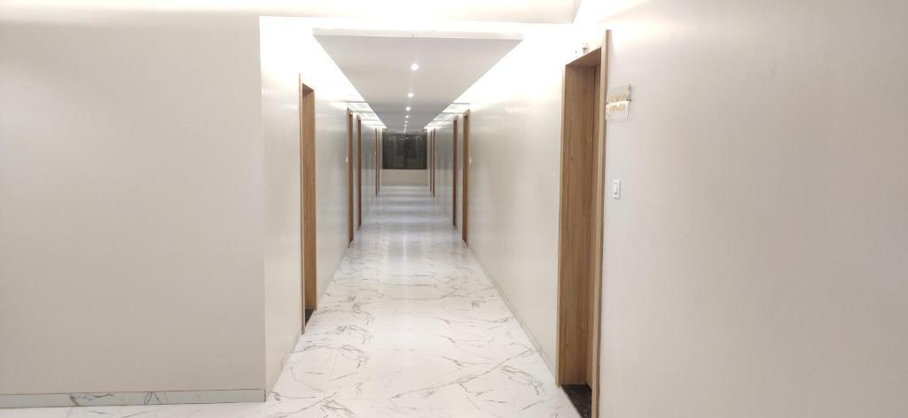 Ширди: Hotel 9 Coin