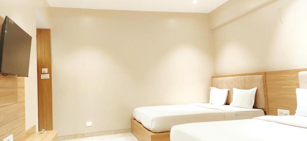 Ширди: Hotel 9 Coin