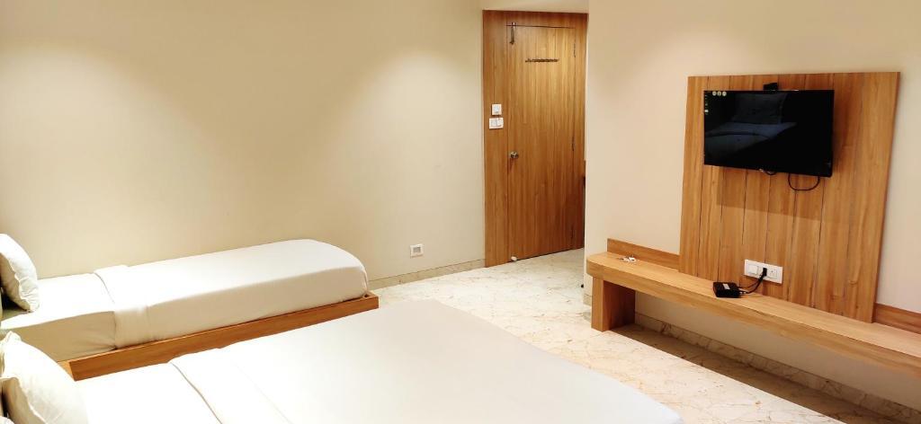Ширди: Hotel 9 Coin