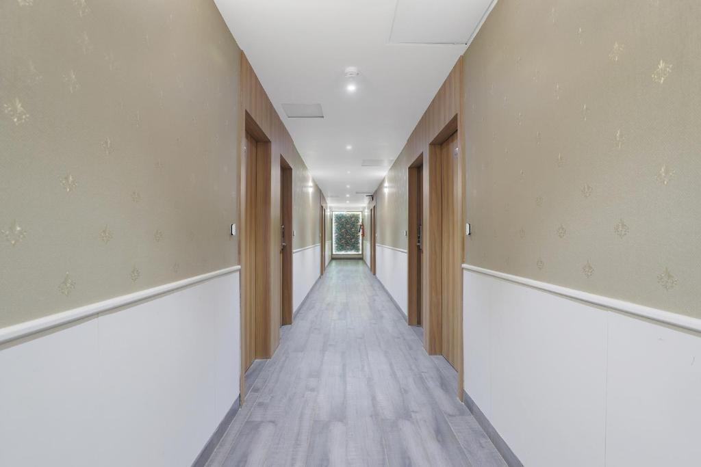 Ахмедабад: Fabhotel Meritus Inn