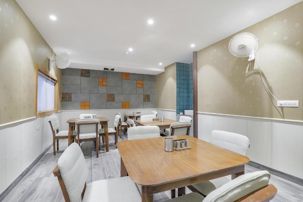Ахмедабад: Fabhotel Meritus Inn